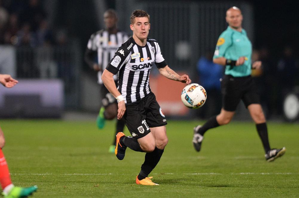 France Football – Napoli su Santamaria, ma solo per girarlo in prestito France Football – Napoli su Santamaria, ma solo per girarlo in prestito