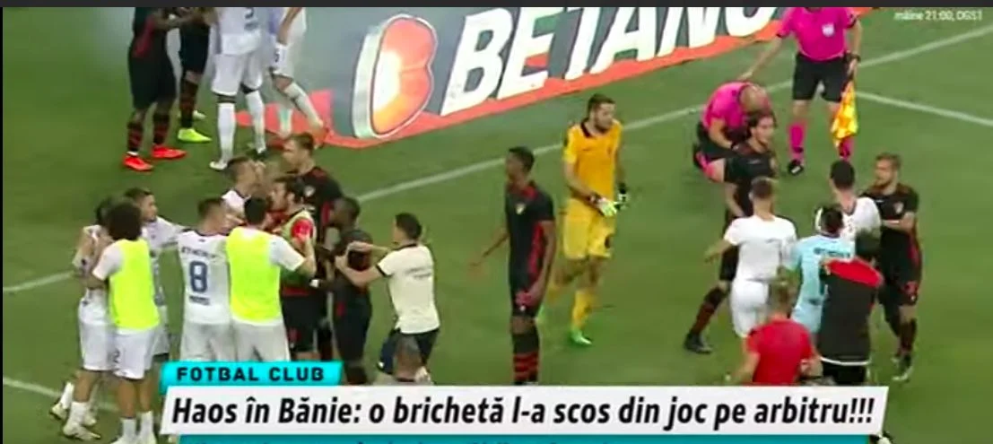 arbitro colpito petardo