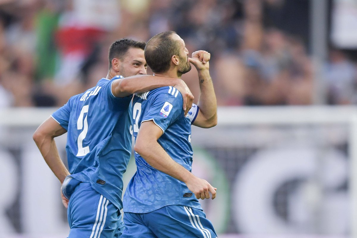 La Juventus domina e vince 1-0 a Parma con gol della vecchia guardia Chiellini