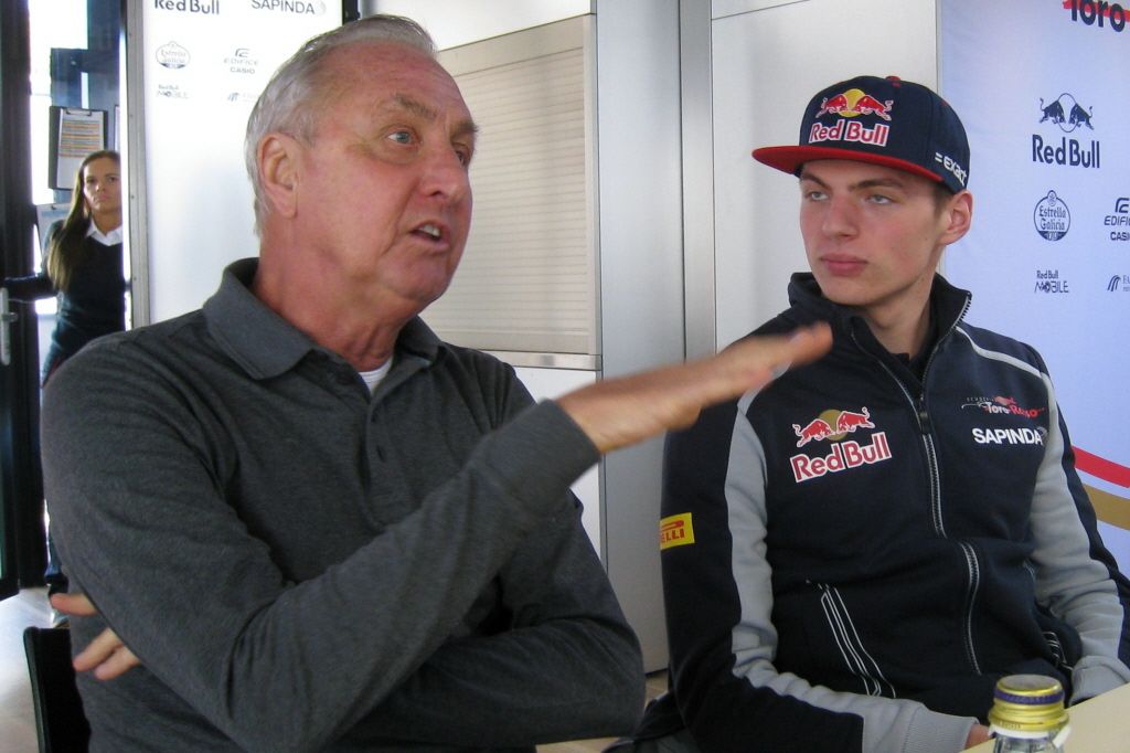 Verstappen: «Per Cruyff il calcio era un cosa semplice. Come la F1, c’è da andare veloce e superare»