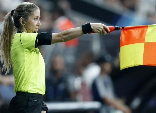 Manuela Nicolosi: “Non mi dispiacerebbe arbitrare Juve-Napoli ma è impossibile” Manuela Nicolosi: “Non mi dispiacerebbe arbitrare Juve-Napoli ma è impossibile”