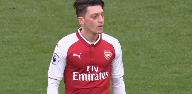 The Sun: Ozil e Kolasinac finiti in una guerra tra gang rivali The Sun: Ozil e Kolasinac finiti in una guerra tra gang rivali