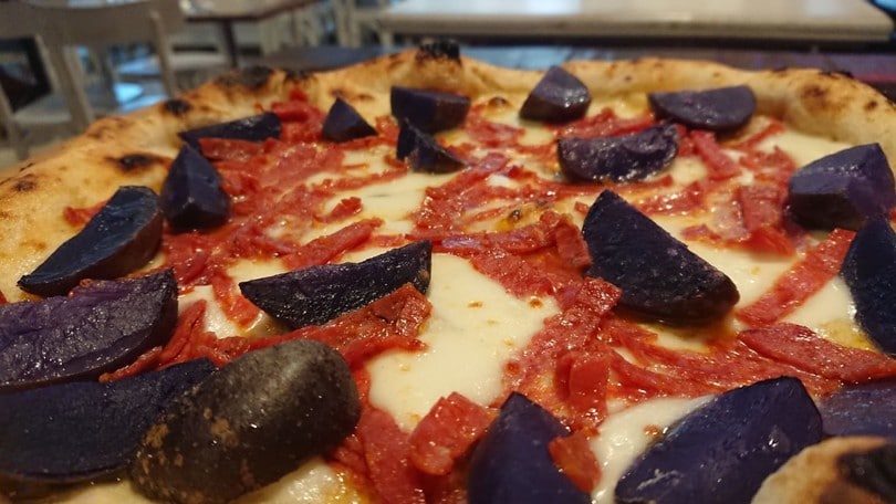 La pizzeria Ribalta (a Nyc), tifosi del Napoli, omaggia la Fiorentina con la pizza Commisso