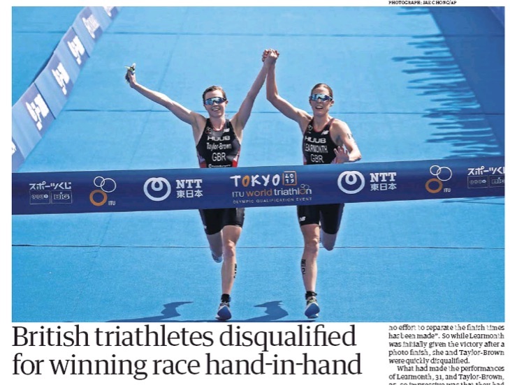 Vincono mano nella mano nel triathlon e vengono squalificate