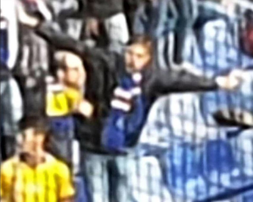 La Samp passa alla Digos le immagini del tifoso che mima l’aeroplanino La Samp passa alla Digos le immagini del tifoso che mima l’aeroplanino