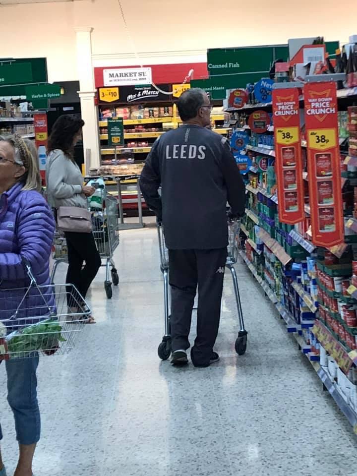 Tifosi dei Leeds entusiasti per la foto di Bielsa al supermercato