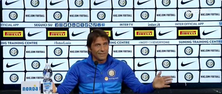Conte dà lezioni di sesso ai giocatori dell’Inter: “Breve e senza sforzi, meglio sotto”