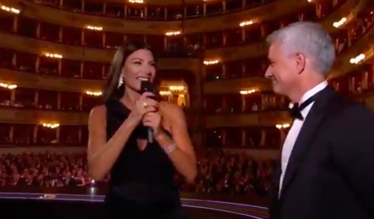 Ilaria D’Amico fa irritare Mourinho alla premiazione del The Best FIFA (VIDEO) Ilaria D’Amico fa irritare Mourinho alla premiazione del The Best FIFA (VIDEO)