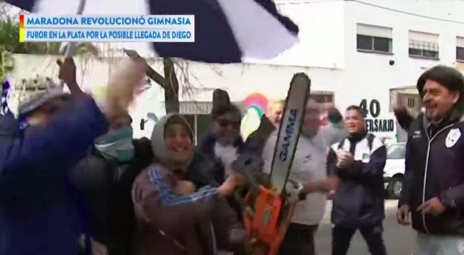 A La Plata si festeggia in strada l’arrivo di Maradona (VIDEO)