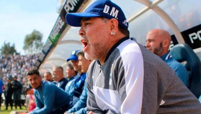 regalai a Maradona un rosario