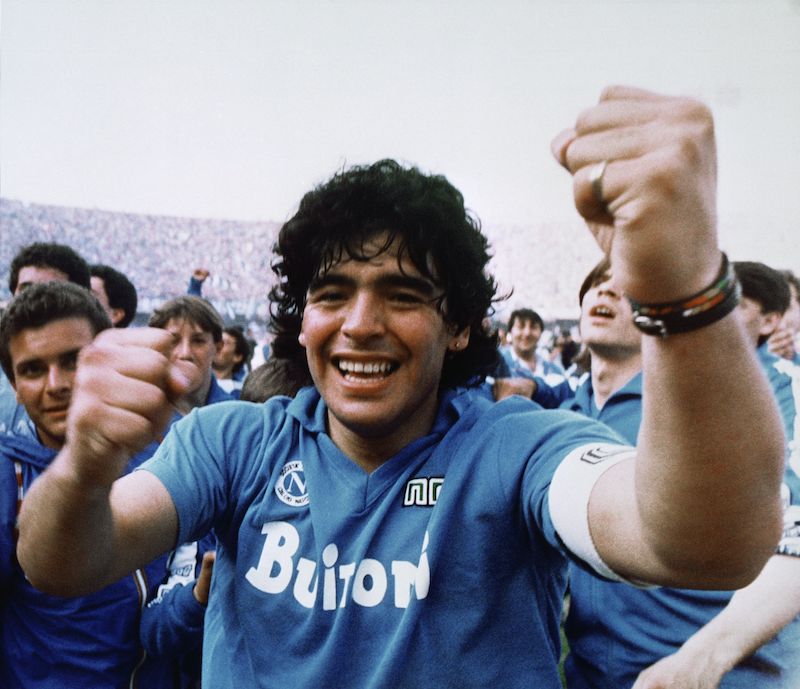 Bennato: «Maradona era prigioniero nella sua villa, non era facile la vita per lui»