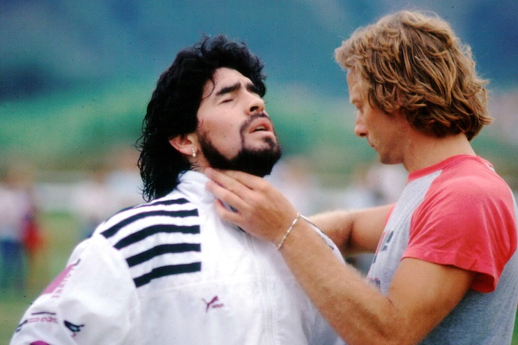Signorini: «Al Napoli non interessava salvare Maradona, volevano spremerlo fino all’ultimo»