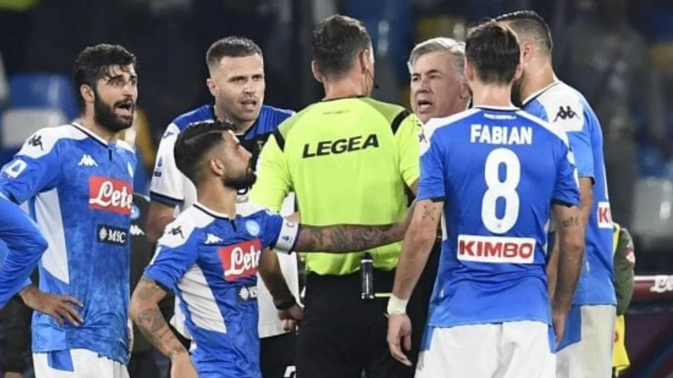 Ancelotti e l'arbitro Giacomelli