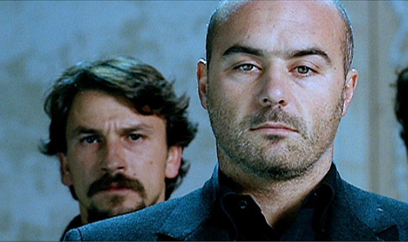 Dialogo tra Montalbano e Galluzzo sulla sfida tra i due Matteo