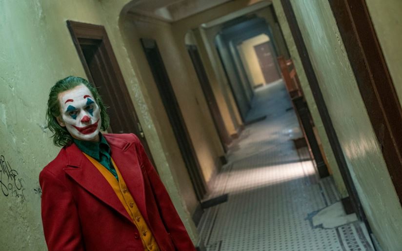 In Joker ruota tutto attorno alla frase “sono io o gli altri sono tutti pazzi”