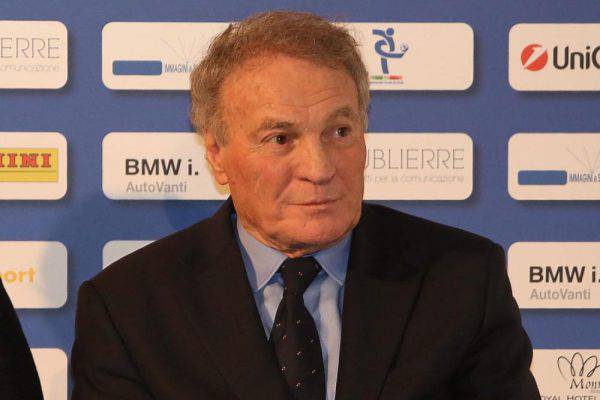 Altafini: «Non fui un cuore ingrato. Avevo un contratto libero, il Napoli non mi chiese di rimanere» Altafini: «Non fui un cuore ingrato. Avevo un contratto libero, il Napoli non mi chiese di rimanere»