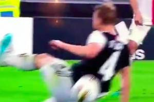 Sky: non è rigore il mani di De Ligt, gioca intenzionalmente il pallone item-thumbnail