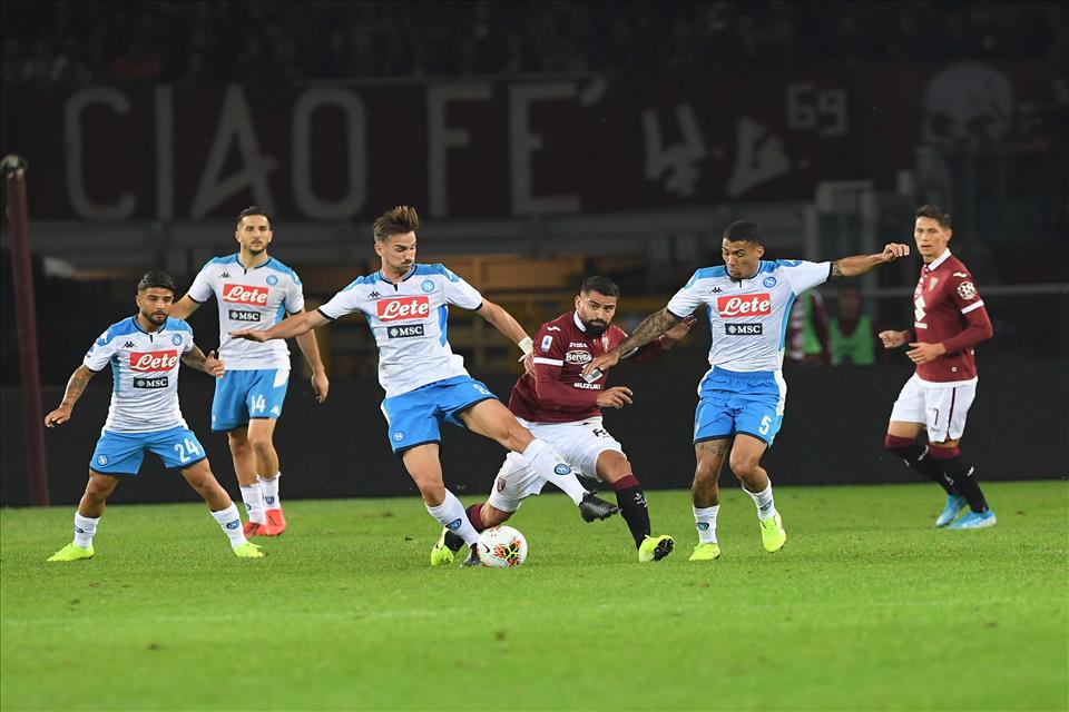 Il Messaggero: Napoli, due centrocampisti subito e uno a giugno per sostituire Allan e Fabian Il Messaggero: Napoli, due centrocampisti subito e uno a giugno per sostituire Allan e Fabian