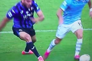 Corsport su Lazio-Atalanta: buona la prova di Rocchi, solo qualche leggero dubbio sul primo rigore item-thumbnail