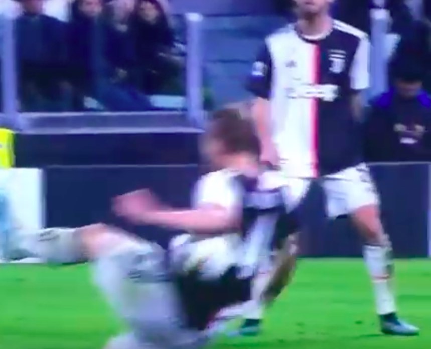 Marelli su De Ligt: la tocca prima col tallone, non è rigore (VIDEO)