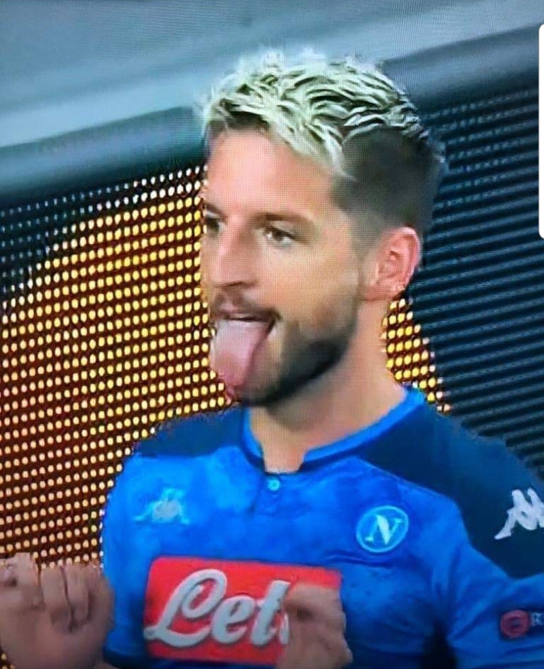 Kiss Kiss: Mertens resta a Napoli al 100%