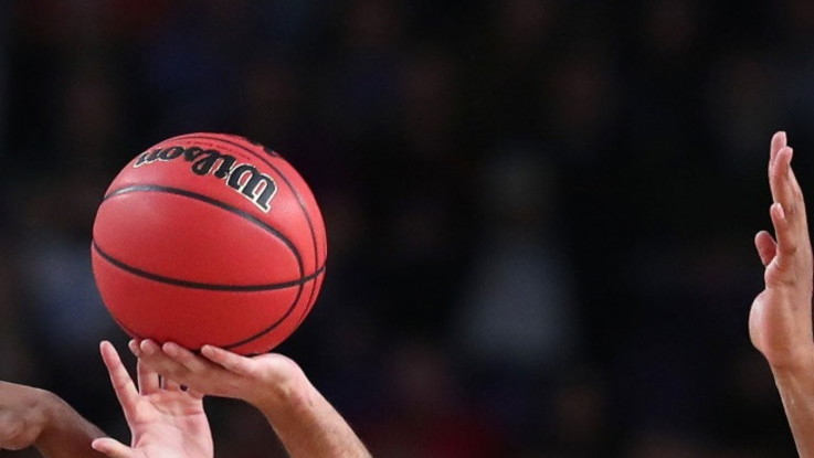 Basket, a Rieti si canta “Vesuvio lavali col fuoco”. Squalificato il palazzetto