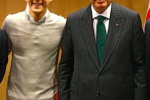 Ozil: «Nessuno della Germania mi difese per la mia foto con Erdogan, ricevetti insulti razzisti» item-thumbnail