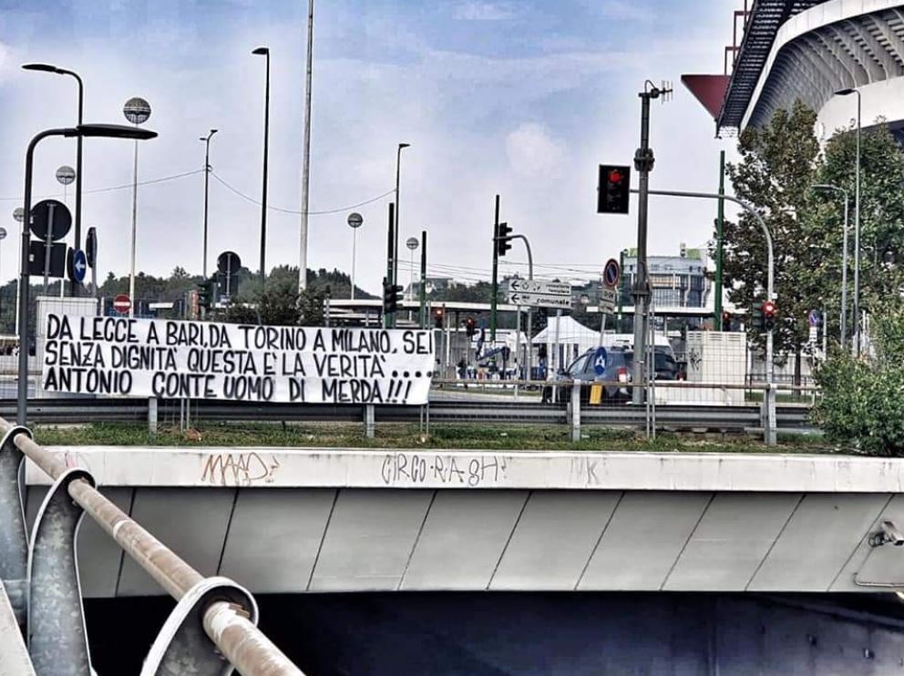 Inter-Juve, striscione contro Conte: “Sei senza dignità questa è la verità”