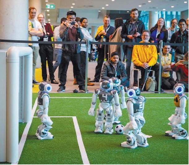 Libero: a Roma un triangolare di calcio a cinque tra robot umanoidi Libero: a Roma un triangolare di calcio a cinque tra robot umanoidi