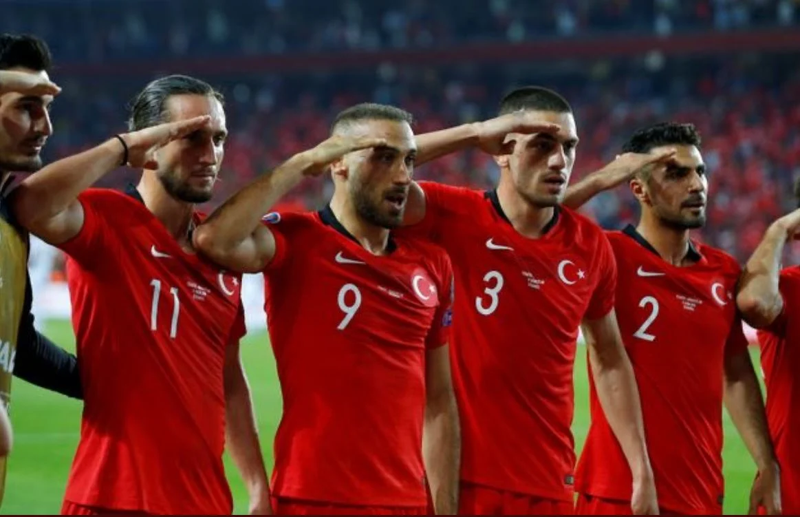 erdogan saluto militare