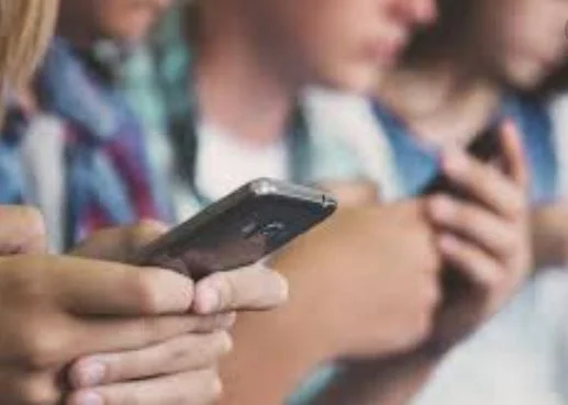 genitori figli telefonino