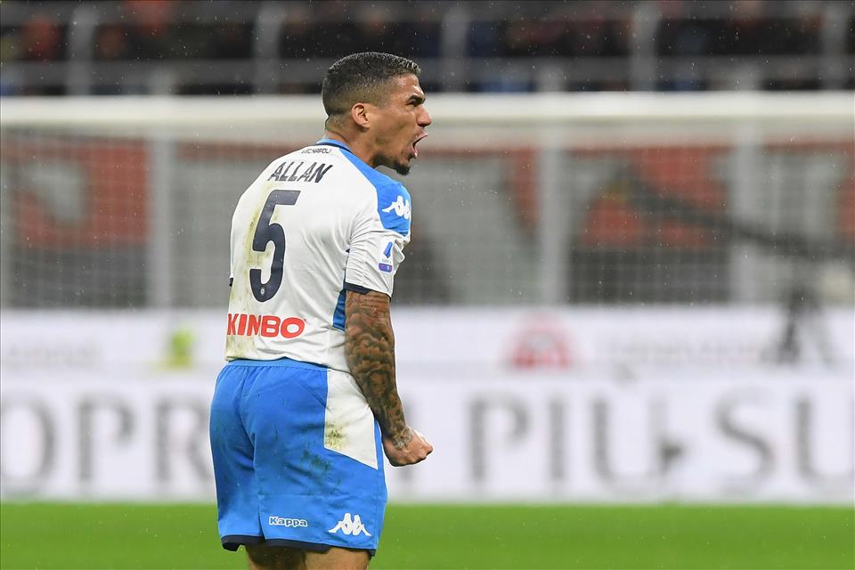 “L'avvocato di Allan ha trovato nel contratto del Napoli un punto ...
