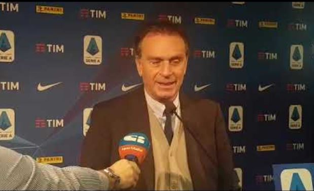 Cellino: “Braccio di ferro con Balotelli? Chiedete a lui. Abbiamo speso 100mila euro in tamponi in 10 giorni” Cellino: “Braccio di ferro con Balotelli? Chiedete a lui. Abbiamo speso 100mila euro in tamponi in 10 giorni”