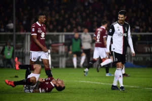 la gomitata di Ronaldo a Izzo