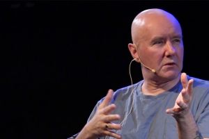 Irvine Welsh: “Napoli? Amo tutti quei motorini e le persone così sexy che se ne vanno in giro” item-thumbnail
