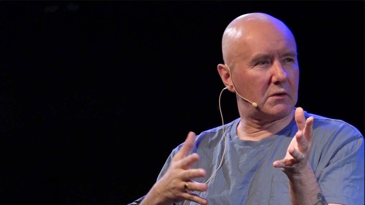 Irvine Welsh: “Napoli? Amo tutti quei motorini e le persone così sexy che se ne vanno in giro” Irvine Welsh: “Napoli? Amo tutti quei motorini e le persone così sexy che se ne vanno in giro”