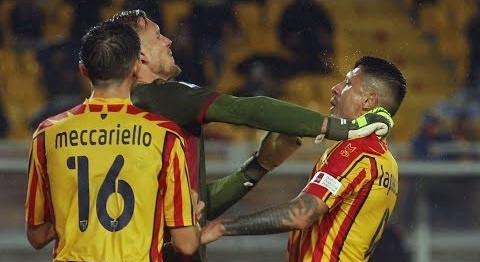 Rissa Lecce-Cagliari: 4 giornate di squalifica a Olsen, 2 a Lapadula Rissa Lecce-Cagliari: 4 giornate di squalifica a Olsen, 2 a Lapadula