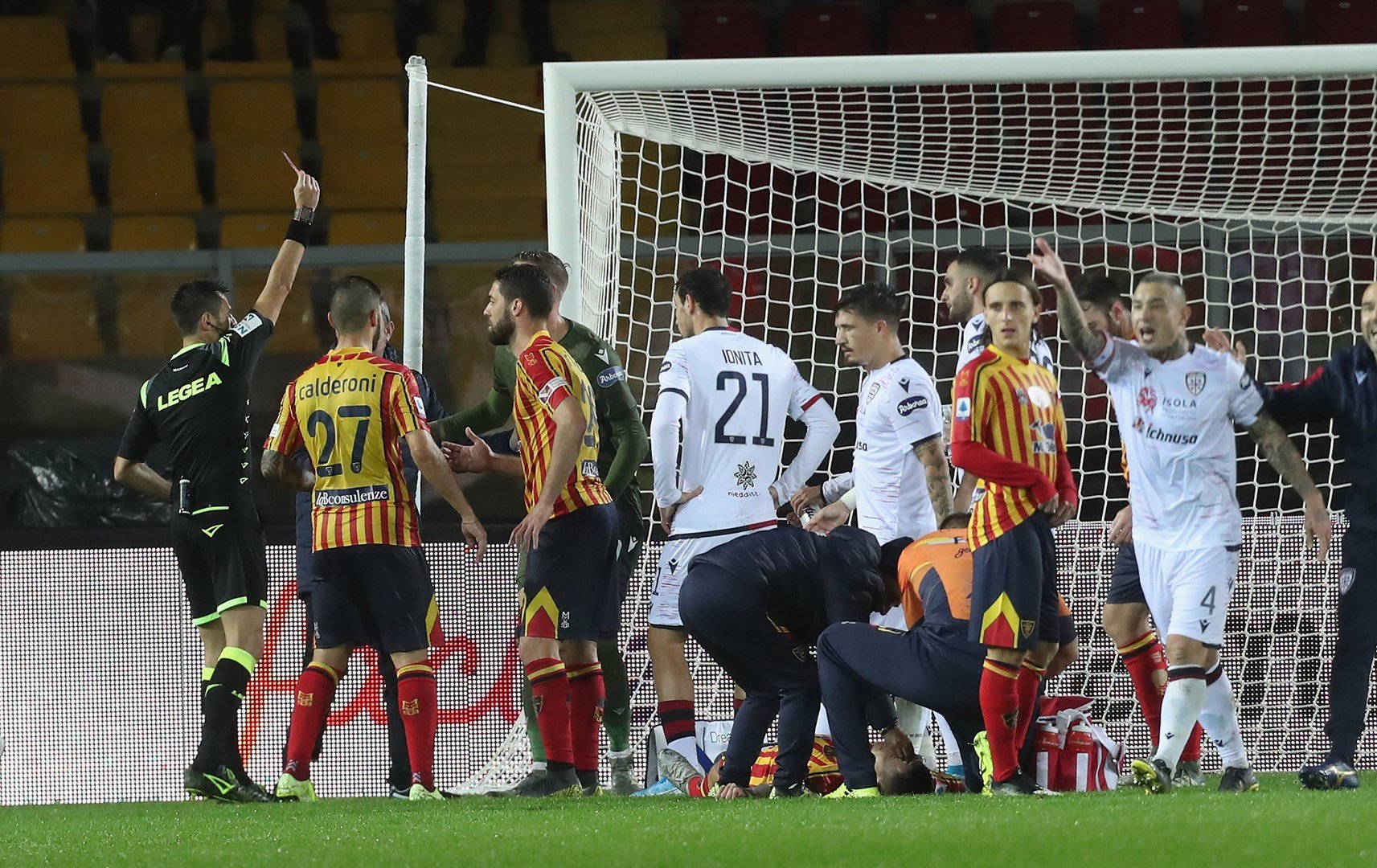 Il ds del Lecce: “Non è stata una grande giornata per gli arbitri, Mariani e il Var” Il ds del Lecce: “Non è stata una grande giornata per gli arbitri, Mariani e il Var”