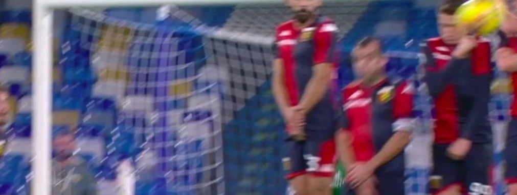 Errore evidente di Calvarese in Napoli-Genoa