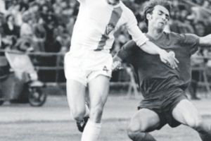 La storia di Lutz Eigendorf, stella della Dinamo. Scelse la libertà, la Stasi lo uccise item-thumbnail