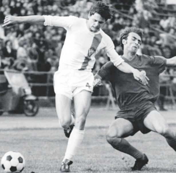 La storia di Lutz Eigendorf, stella della Dinamo. Scelse la libertà, la Stasi lo uccise La storia di Lutz Eigendorf, stella della Dinamo. Scelse la libertà, la Stasi lo uccise