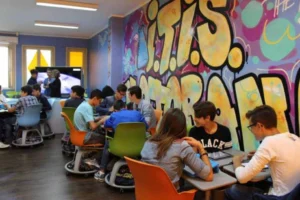 scuola in cui gli studenti entrano alle 9