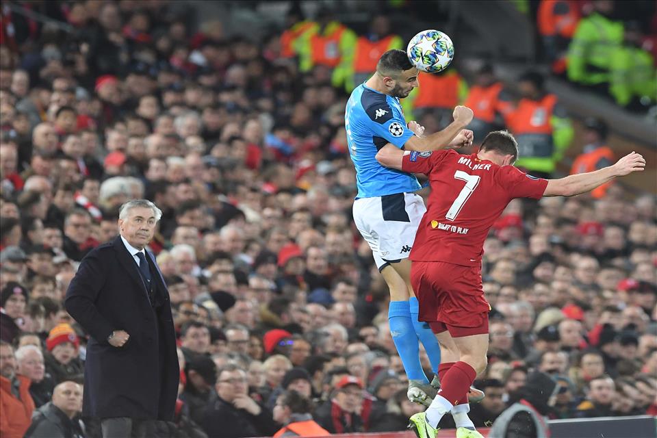Ma che malattia hanno quelli che “sì però il Napoli a Liverpool ha fatto catenaccio”? Ma che malattia hanno quelli che “sì però il Napoli a Liverpool ha fatto catenaccio”?