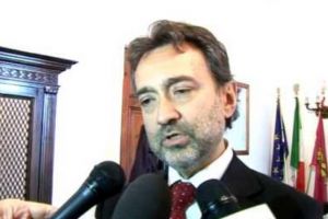 Il questore di Napoli: “Controlli imponenti per Natale, ma ci affidiamo al buonsenso dei napoletani” item-thumbnail