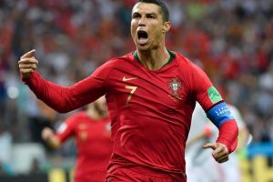Effettivamente Ronaldo sta male: due gol alla Lituania in 22 minuti, poi fa tripletta item-thumbnail