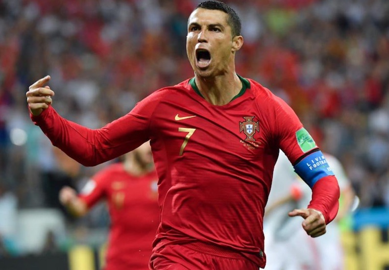 Effettivamente Ronaldo sta male: due gol alla Lituania in 22 minuti, poi fa tripletta Effettivamente Ronaldo sta male: due gol alla Lituania in 22 minuti, poi fa tripletta