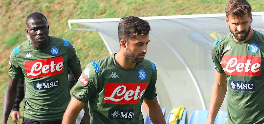 Gazzetta: nello spogliatoio i calciatori del Napoli non parlano altro che delle multe Gazzetta: nello spogliatoio i calciatori del Napoli non parlano altro che delle multe