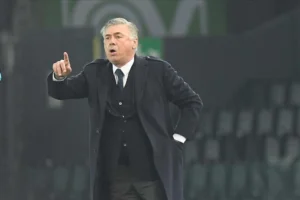 l'intransigenza di Ancelotti nel non volere il 4-3-3