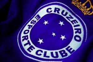 Brasile, Cruzeiro retrocesso dopo 98 anni. Disordini e match sospeso per lancio di bombe carta item-thumbnail