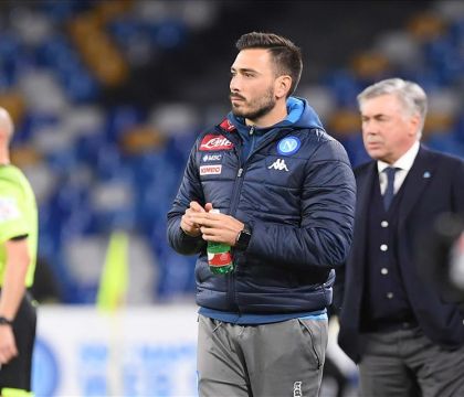 Ancelotti padre e figlio, quell’intenso abbraccio finale nella Napoli del bollito e del raccomandato Ancelotti padre e figlio, quell’intenso abbraccio finale nella Napoli del bollito e del raccomandato